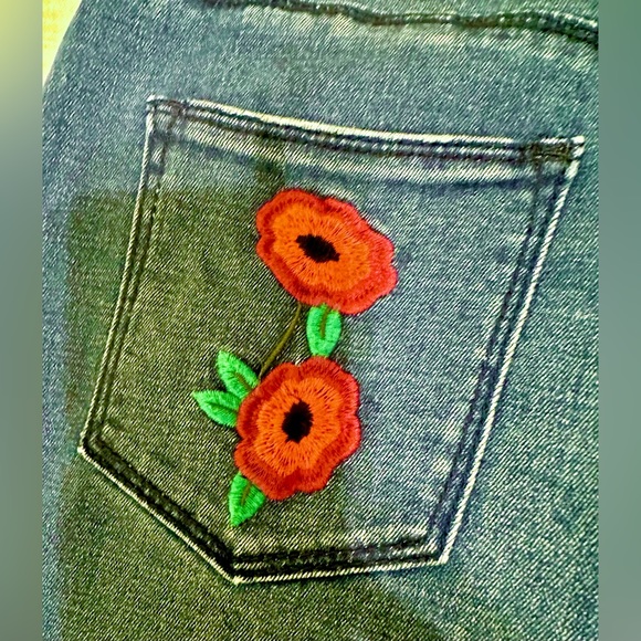 Like New! ModCloth Retro High Rise Flare Jeans with Embroidered Flowers. Size M. - Picture 9 of 12
